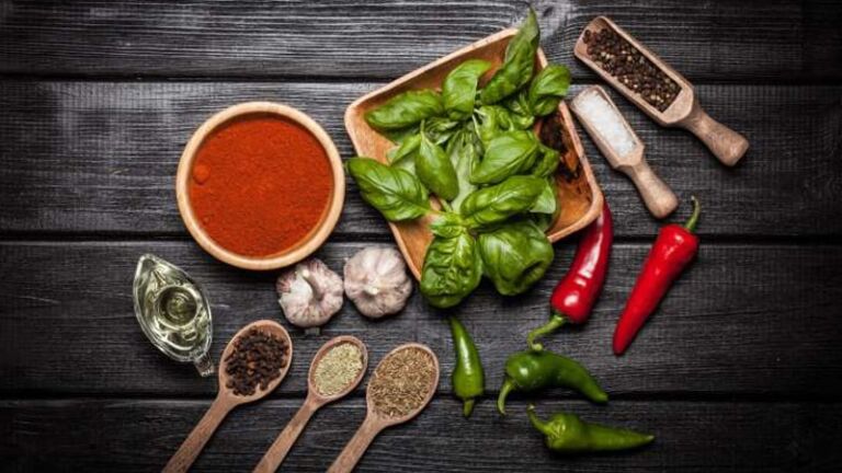 4 Herbs & Spices Everyone Needs To Eat