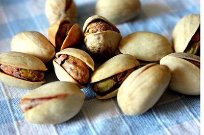 Try-Eating-Pistachios